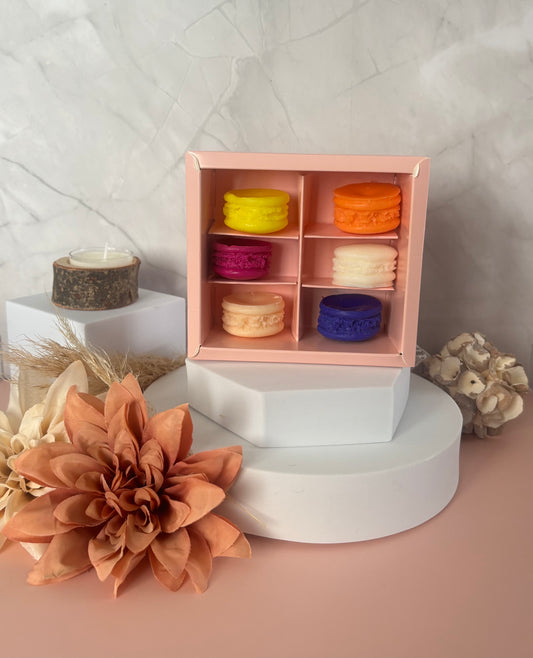 Box de 6 Macarons (Vanille, Fraise des bois, Ananas, Citron Meringué, Cerise Noire, Pop Corn)