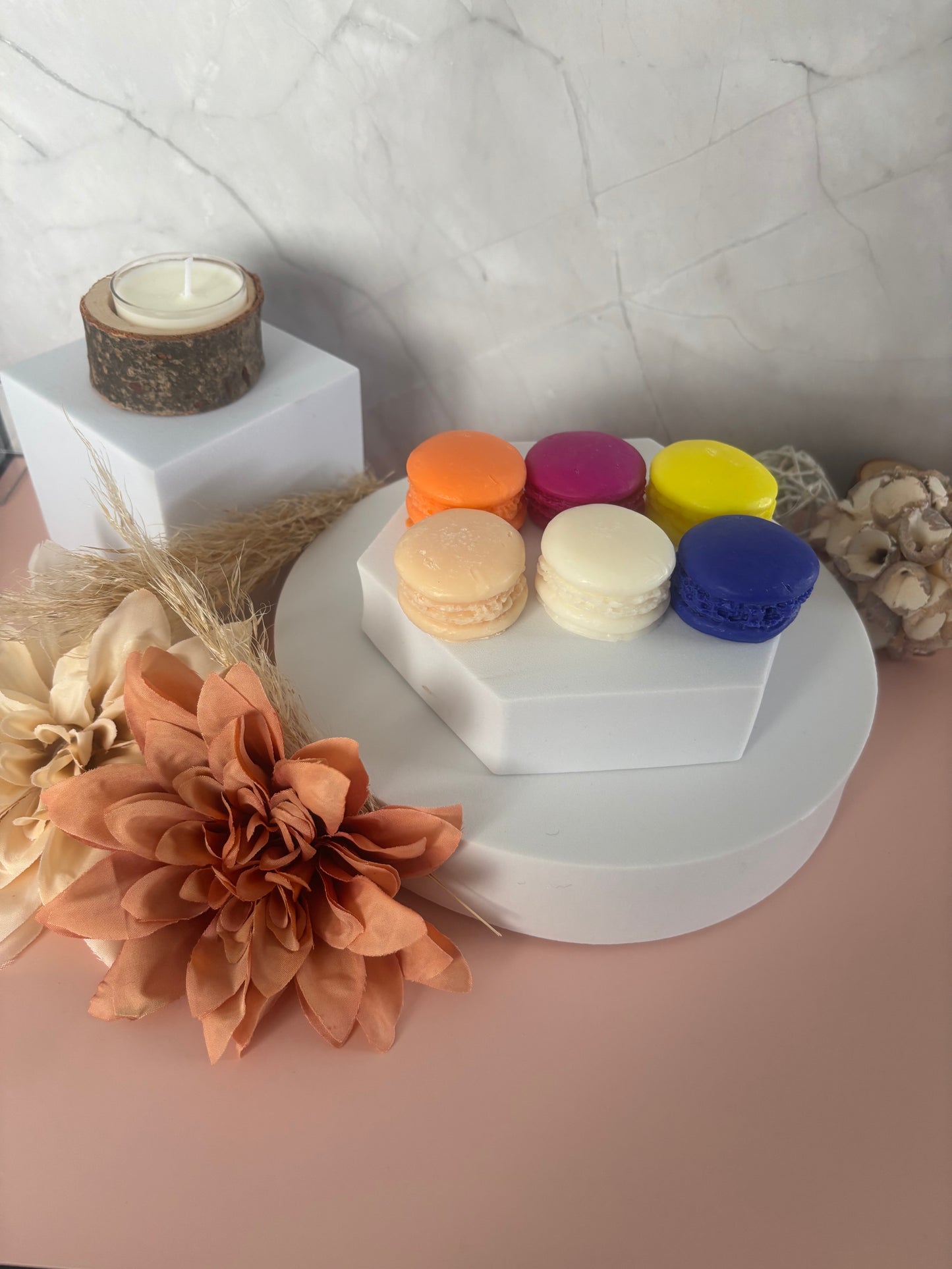 Box de 6 Macarons (Vanille, Fraise des bois, Ananas, Citron Meringué, Cerise Noire, Pop Corn)