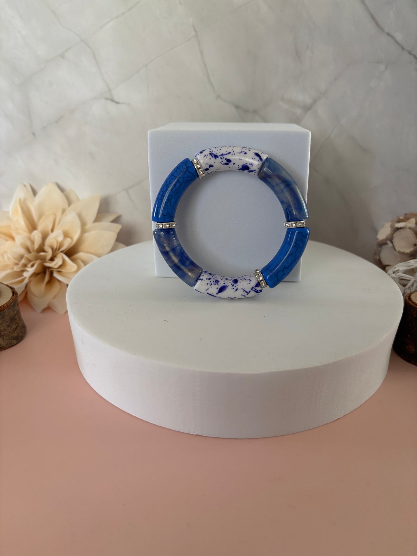 🌸 Bracelet Fleur d’Azur — bleu, blanc fleuri, argenté & bleu profond